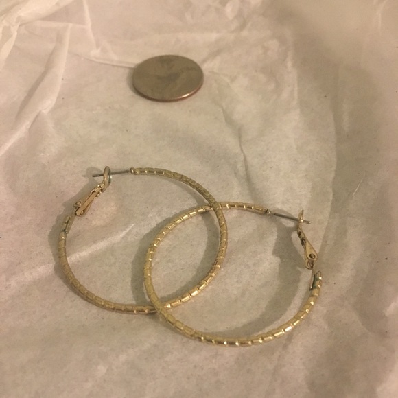 Textured gold tone hoop earrings - Picture 1 of 2